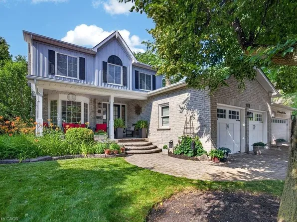 2119 Country Club Dr, Burlington, ON L7M 4A6