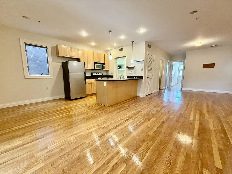 1110 Massachusetts Ave #2