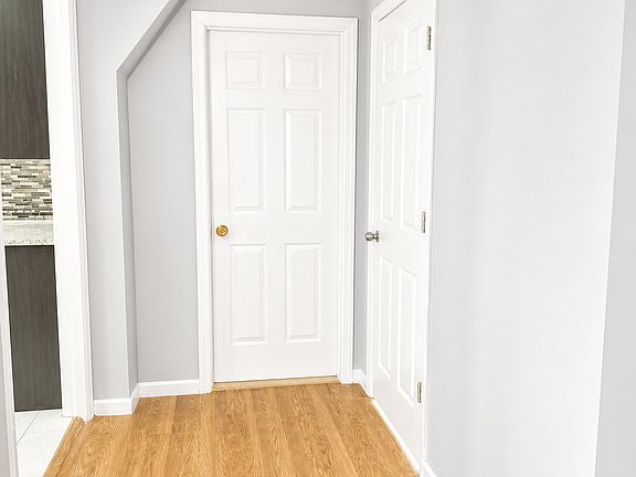 3rd image of 103 S 6th St Floor 1