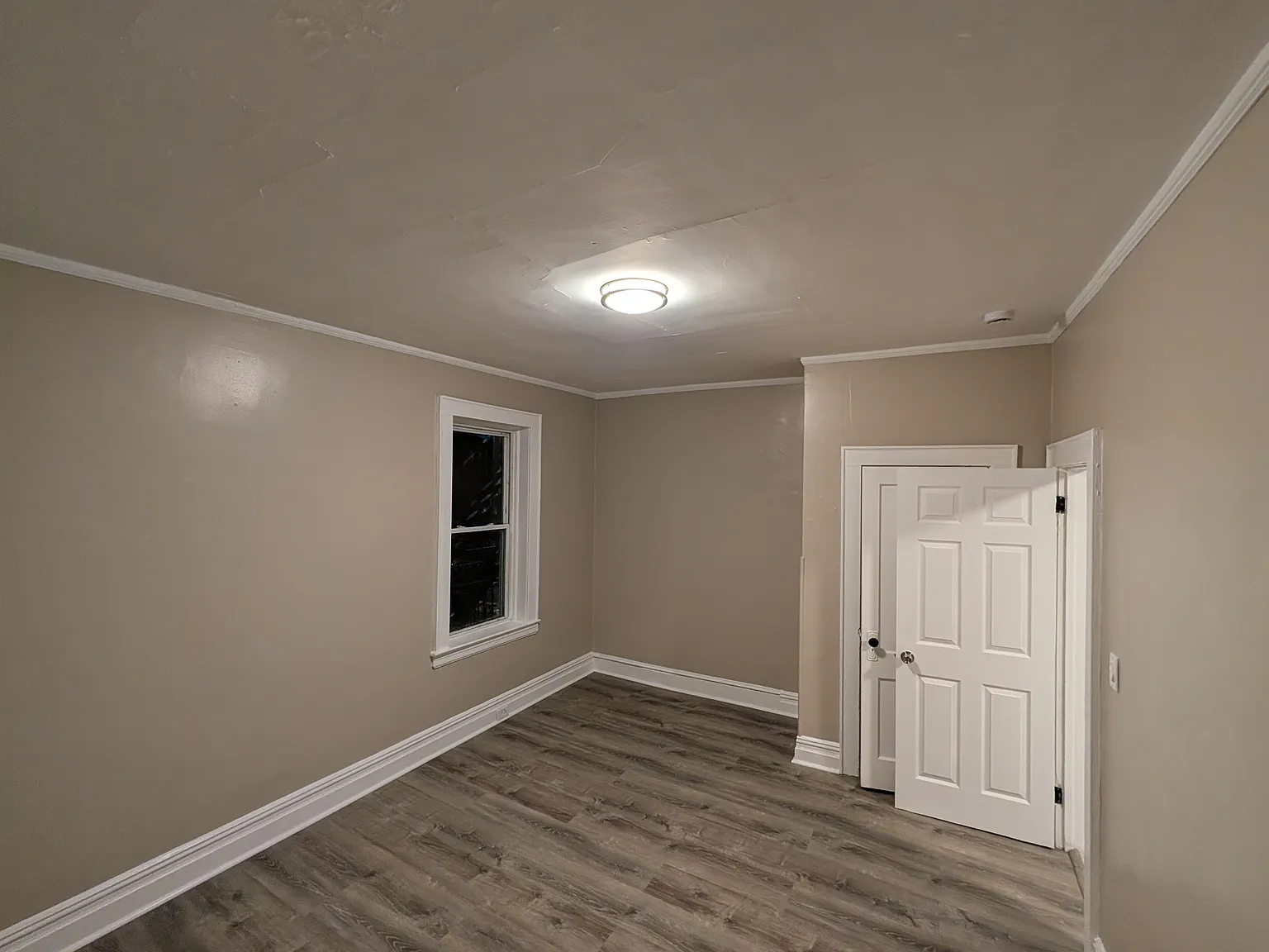 2 bed, 900 sqft, $1,975 — Photo 4