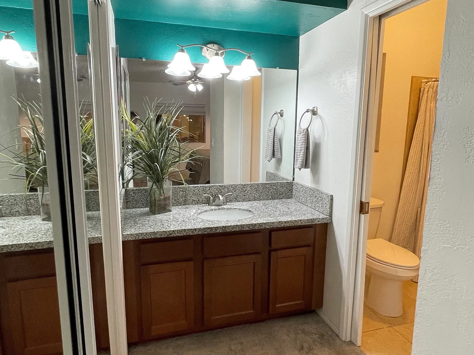 2 bed, 2197 sqft, $2,100 — Photo 3
