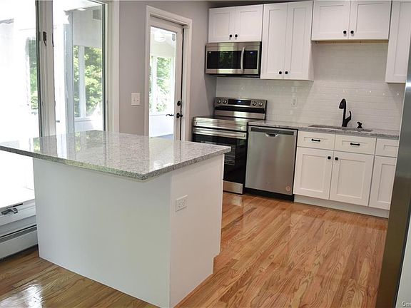 3rd image of 31 Pleasant Dr