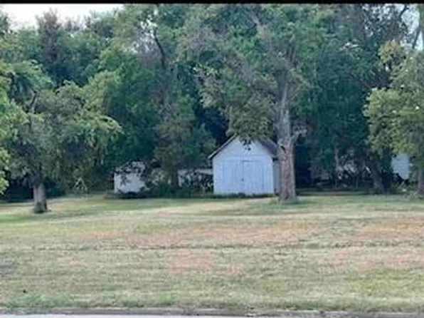 923 N 6th St #4, Perry, OK 73077