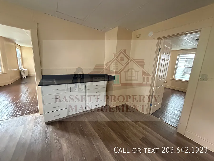 Charming 4-Bedroom Apartment with Scenic Park Views — Photo 4