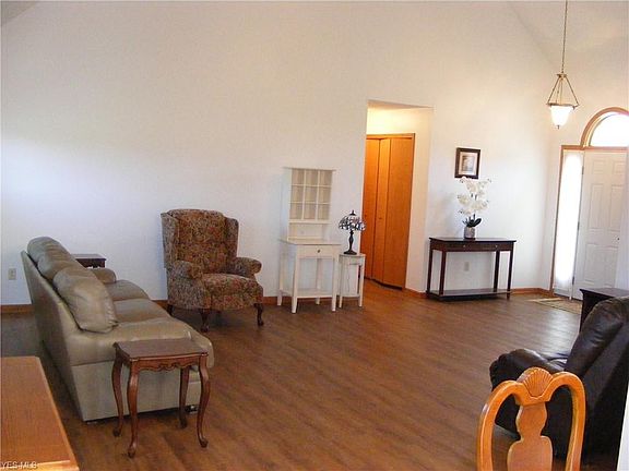 5th image of 234 Reserve Ave