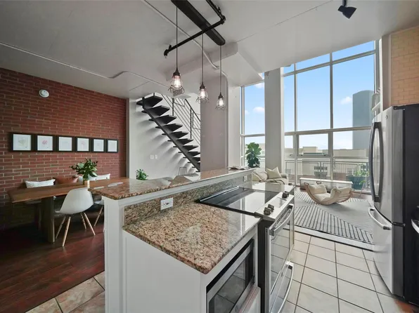 2000 Bagby St APT 7418, Houston, TX 77002