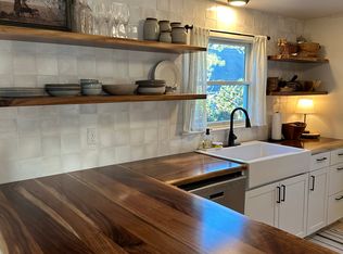 28 2nd Ave, Oak Bluffs, MA 02557