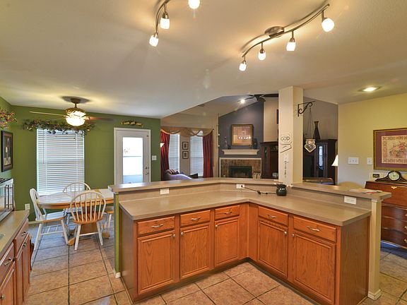 2nd image of 2884 Park Place Dr