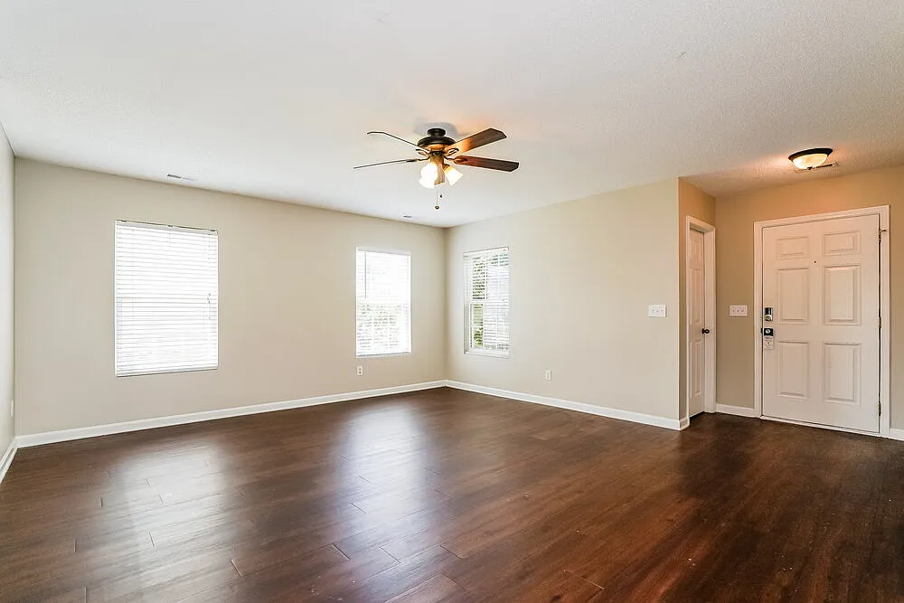 3 bed, 2.5 bath, 2037 sqft, $1,945 — Photo 4