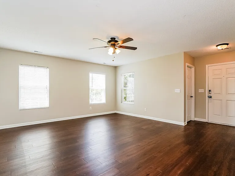 1101 Tellis Dr — Photo 4