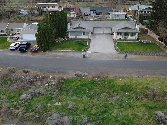 5th image of 6109 & 6111 W Arrowhead Ave