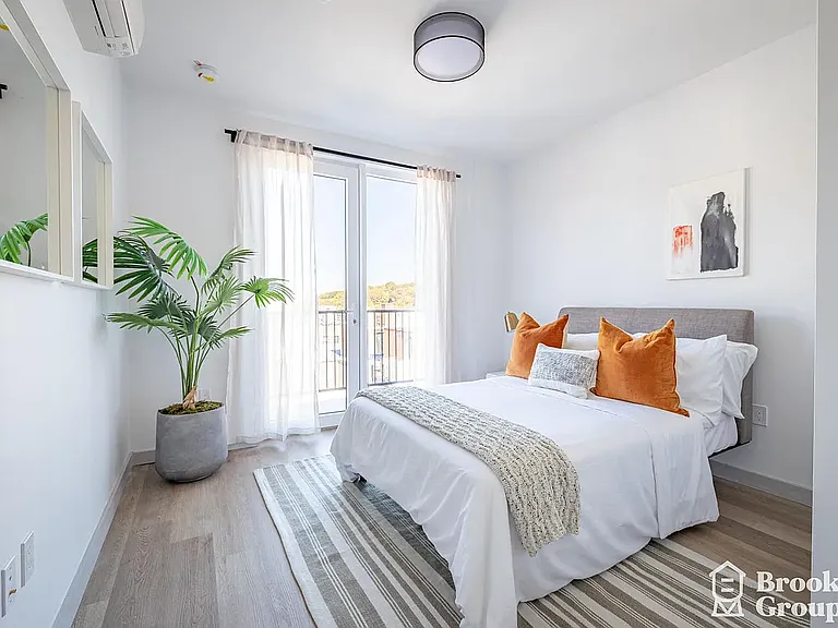 26 Sherman Ave #5H — Photo 6