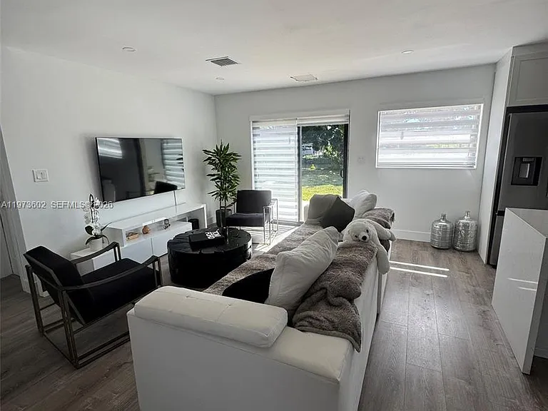 12534 SW 27th St — Photo 7