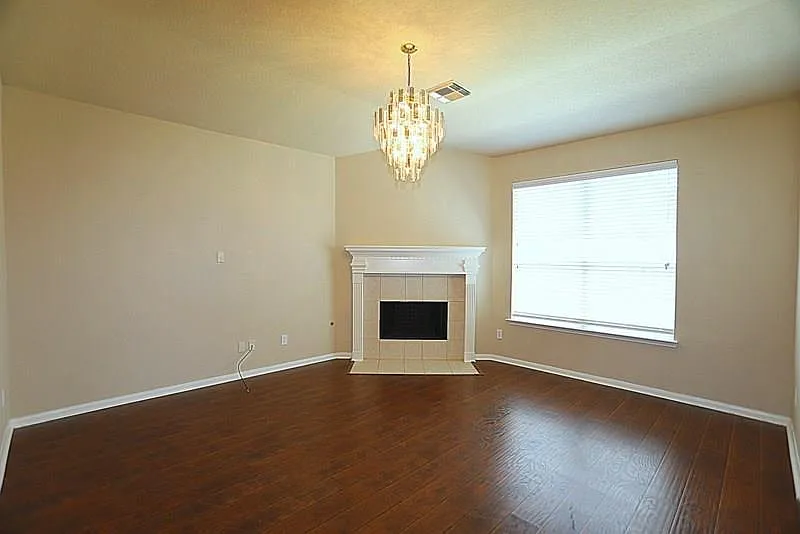 3 bed, 1896 sqft, $2,150 — Photo 2