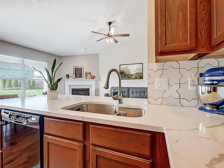 1442 Observatory Dr — Photo 14