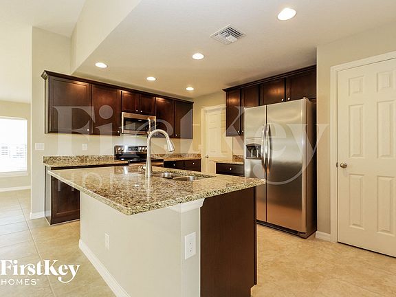 5th image of 1419 SW 29th Ter