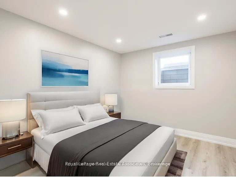 259 Fernwood Cres — Photo 15