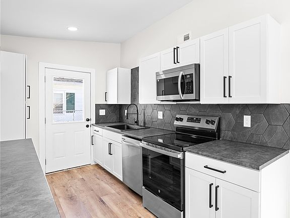 3rd image of 231 Drake Ave