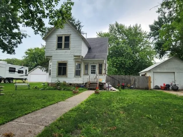 500 Maple St, Fenton, IA 50539