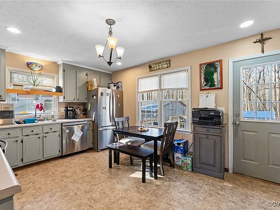5th image of 22 Hosten Ln