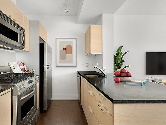 3rd image of 350 W 42nd St APT 15I