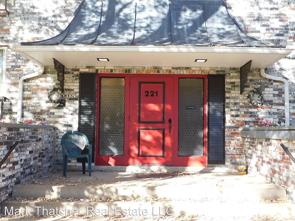 1st image of 221 Sherry St APT 202