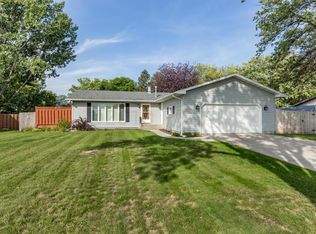 2585 Arrowhead Rd S, Fargo, ND 58103