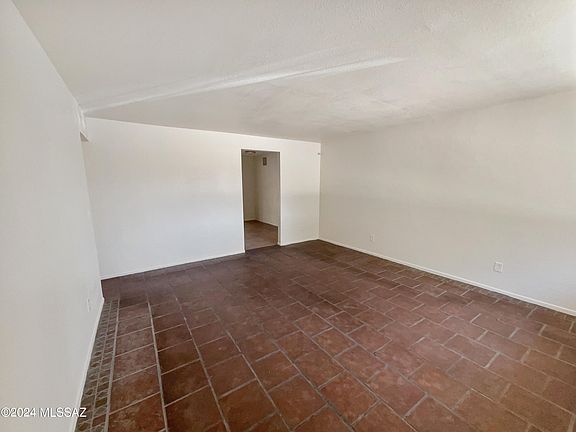 4th image of 7622 N North Aire Ave