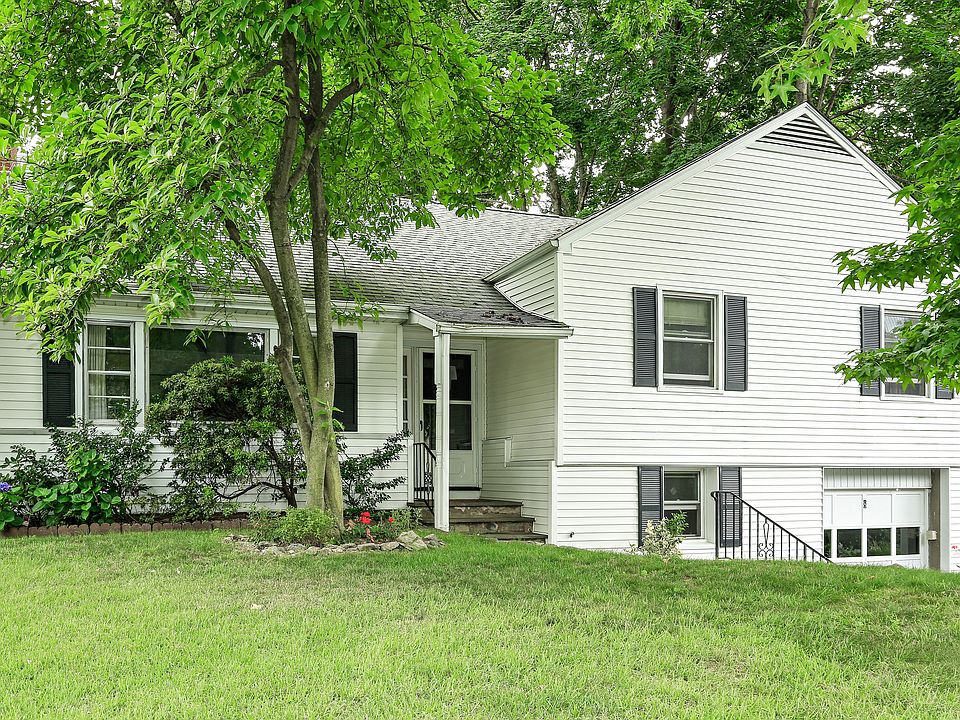 1st image of 8 Harmony Dr