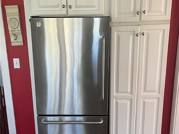 4th image of 211 Aurora St