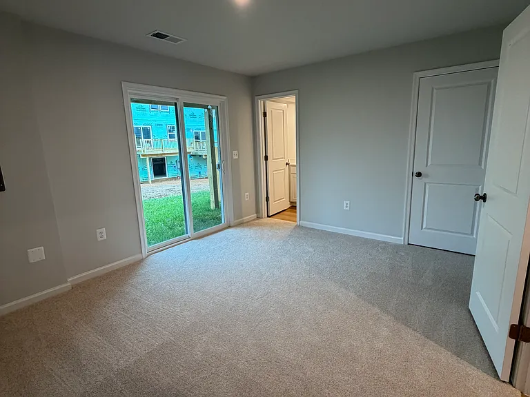 130 Saxon St — Photo 22