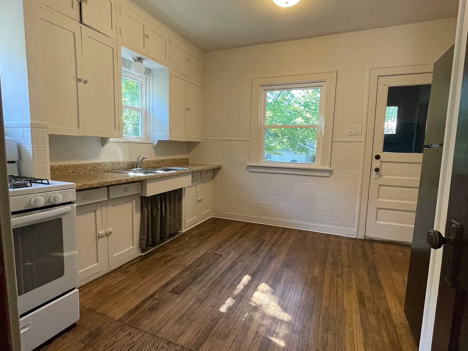 2 bed, 1000 sqft, $1,295 — Photo 2