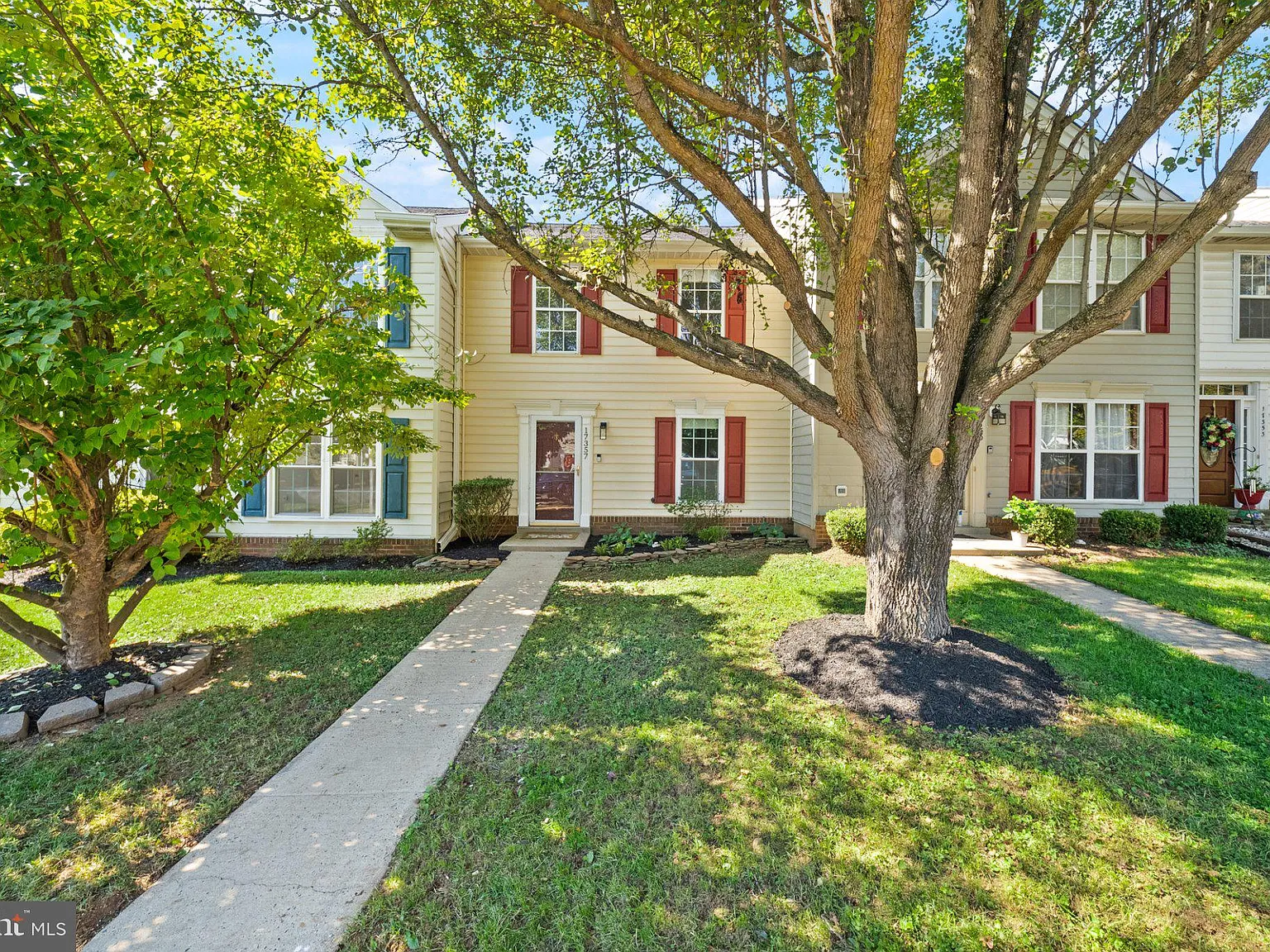 3 bed, 2.5 bath, 1360 sqft, $2,895 — Photo 2