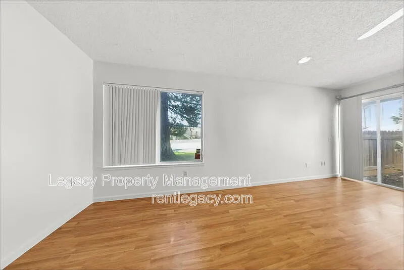 2 bed, 1.5 bath, 1057 sqft, $1,825 — Photo 4