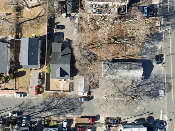 E 12th St, Huntington Station, NY 11746