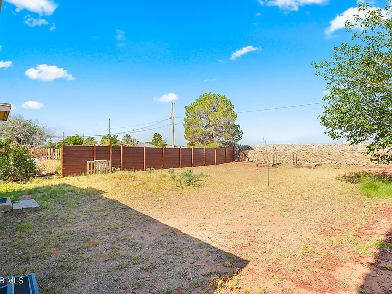 3977 Las Casitas Dr #B — Photo 26