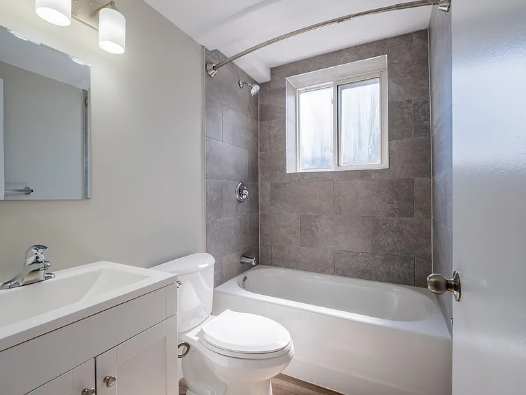 17 Cloverdale Ave #3 — Photo 17