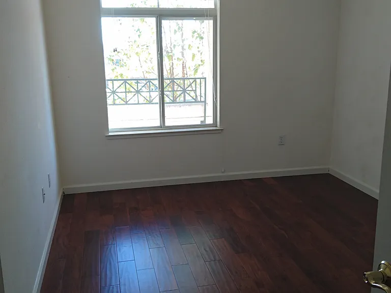 1951 Ofarrell St #311 — Photo 6