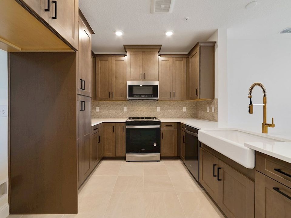 Aspen with Study Kitchen