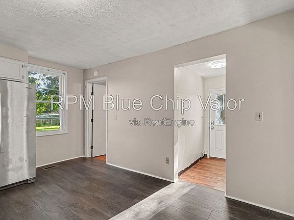 3rd image of 534 Fleming Rd