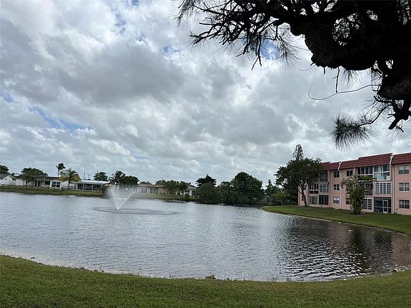 5th image of 9420 Sunrise Lakes Boulevard #212