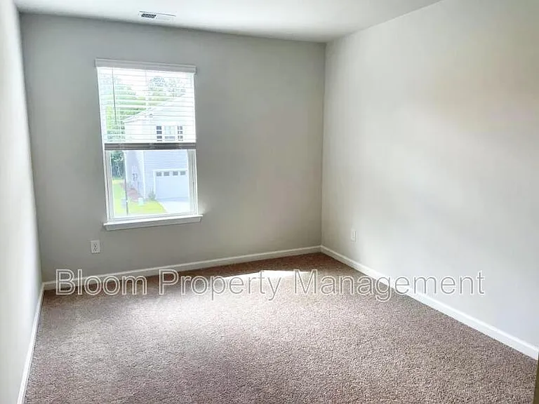 825 Kirby Ct — Photo 15