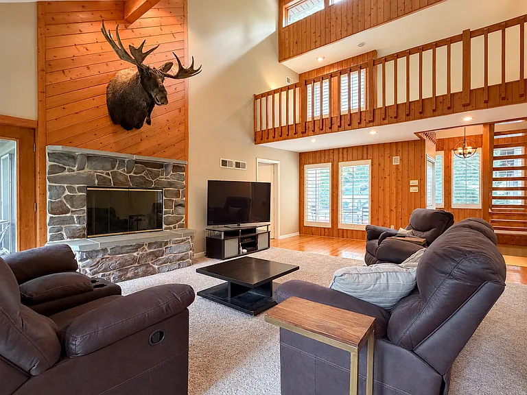 133 E Woods Dr — Photo 5