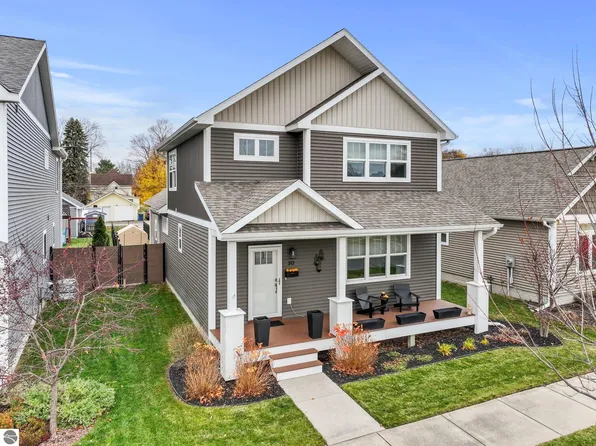 312 W 13th St, Traverse City, MI 49684