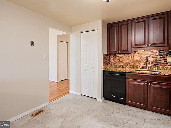 4th image of 346 Stratford Ave