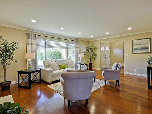3rd image of 1180 Matterhorn Dr