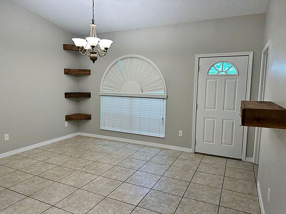 3rd image of 1332 Eisenhower Dr