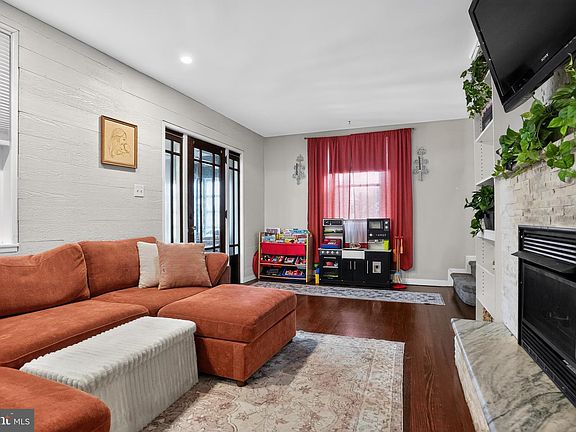 4th image of 21 Green St