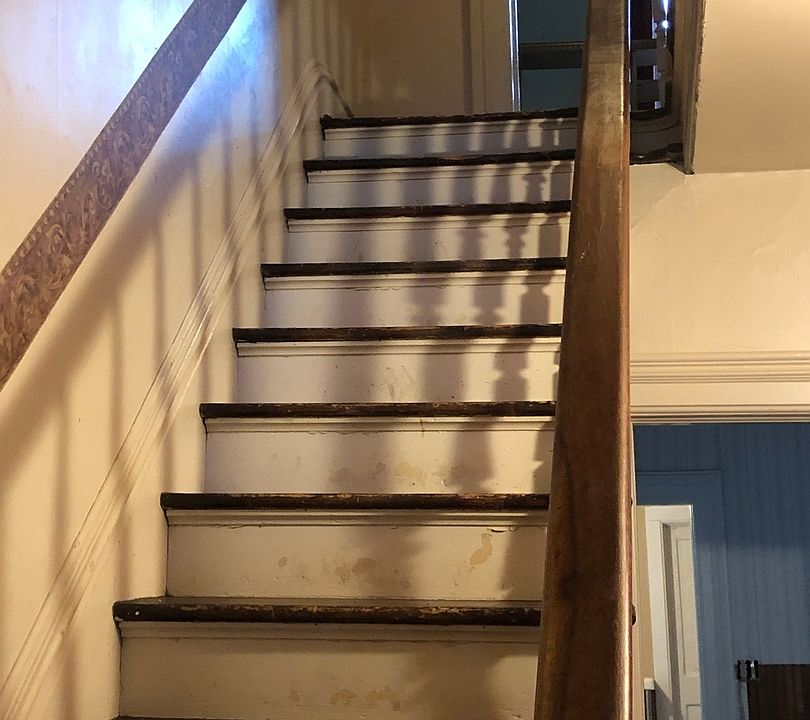 2nd image of 106 E Winfield St