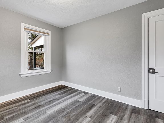 4th image of 2997 Kincaid Ave